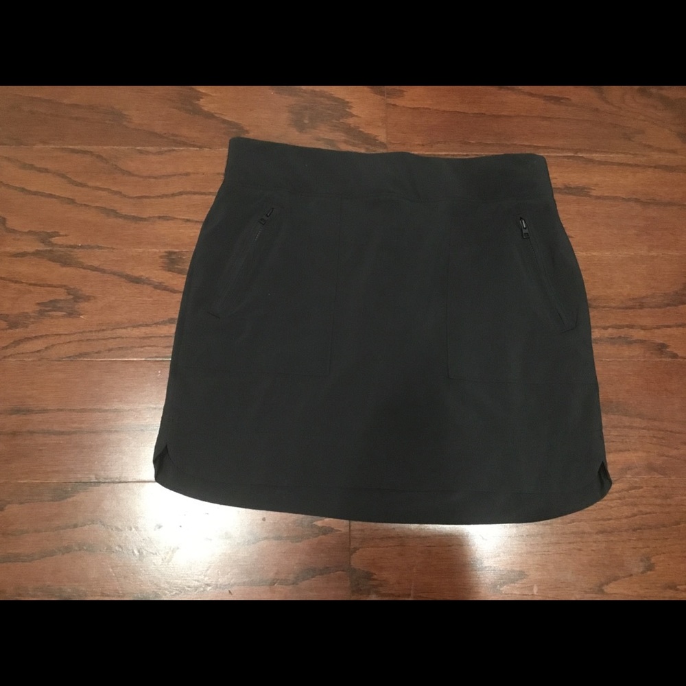 Athleta black stretch gold skort 6